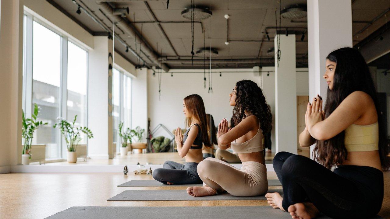 De Ongekende Voordelen van Yoga voor Lichaam en Geest - Visionattic®